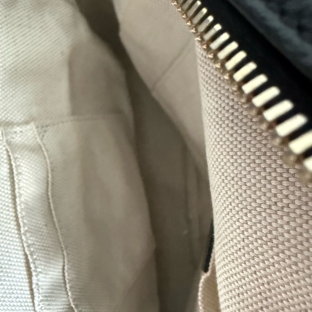 Gucci Black Leather Tag - Picture 3 of 4